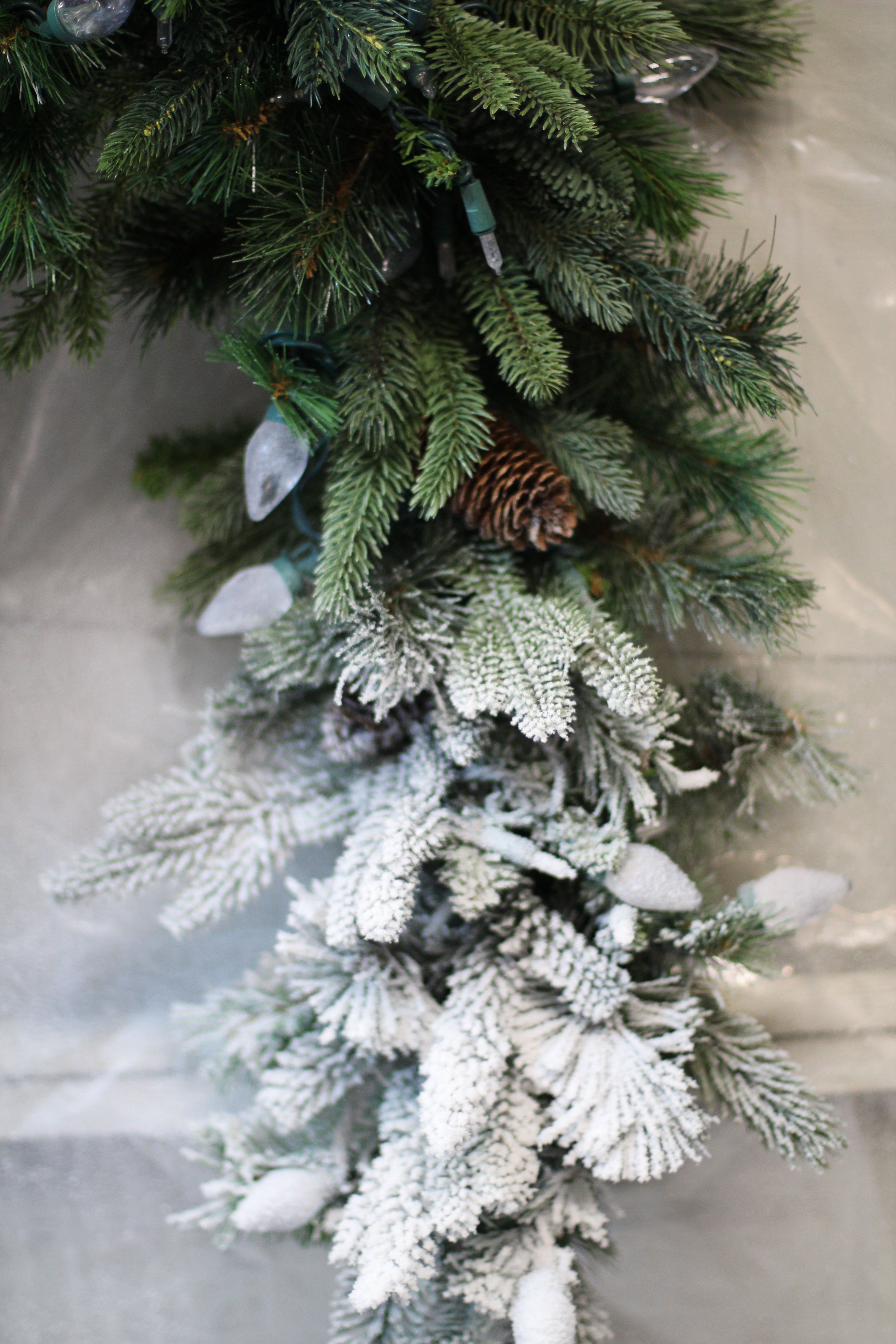 SnoFlock Premium, Genuine Original Snow Flocking Powder — 5 Pound Box [2.27kg] image 6